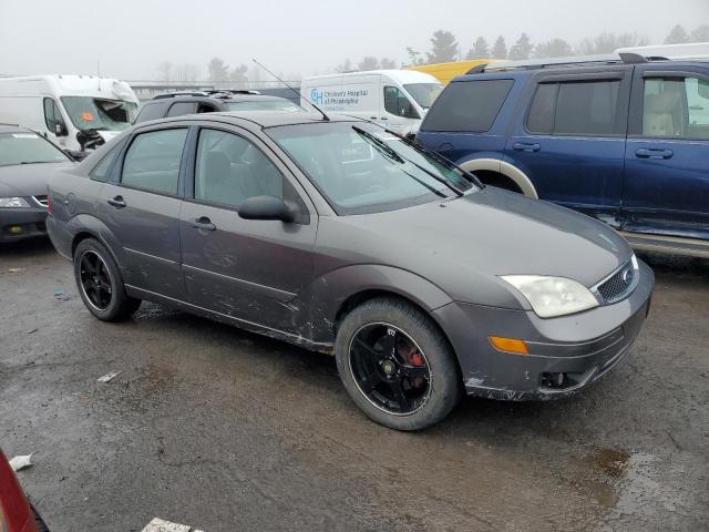 1FAHP34N96W194416 - 2006 FORD FOCUS ZX4 GRAY photo 4