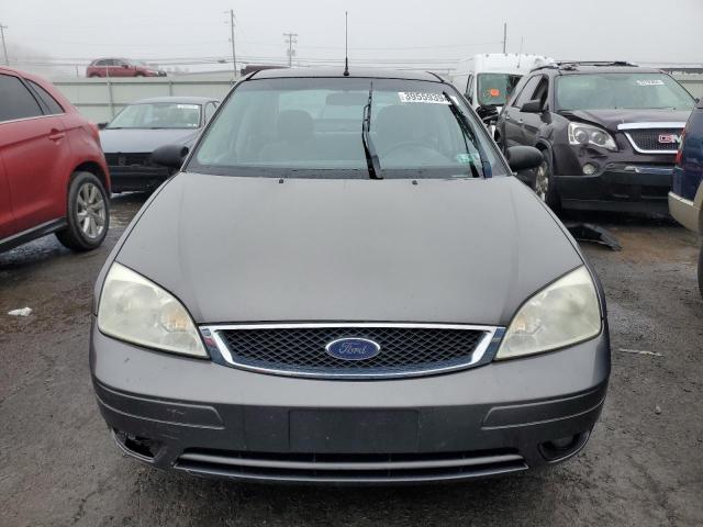 1FAHP34N96W194416 - 2006 FORD FOCUS ZX4 GRAY photo 5