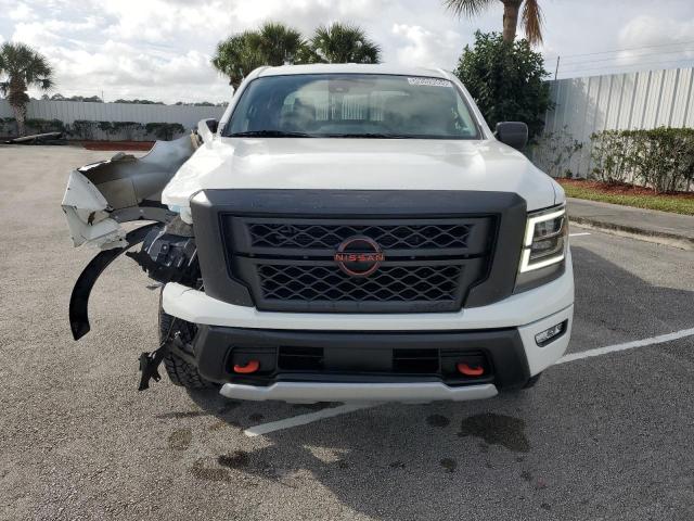 1N6AA1ED2PN105359 - 2023 NISSAN TITAN SV WHITE photo 5