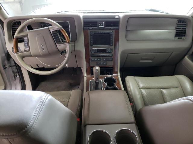 5LMJJ2J56BEJ06443 - 2011 LINCOLN NAVIGATOR 银色 照片 8