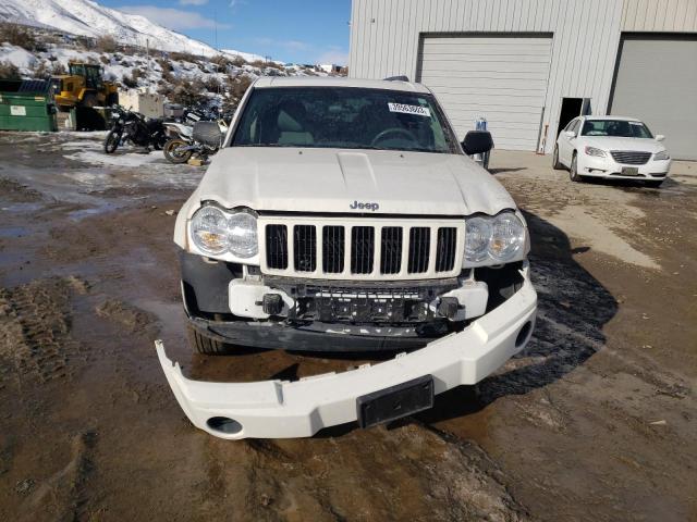 1J4GR48K15C665426 - 2005 JEEP GRAND CHER LAREDO WHITE photo 5