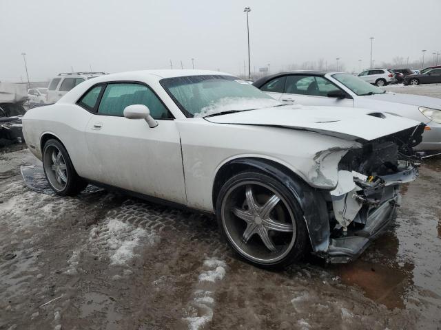 2B3CJ4DV6AH331574 - 2010 DODGE CHALLENGER SE WHITE photo 4