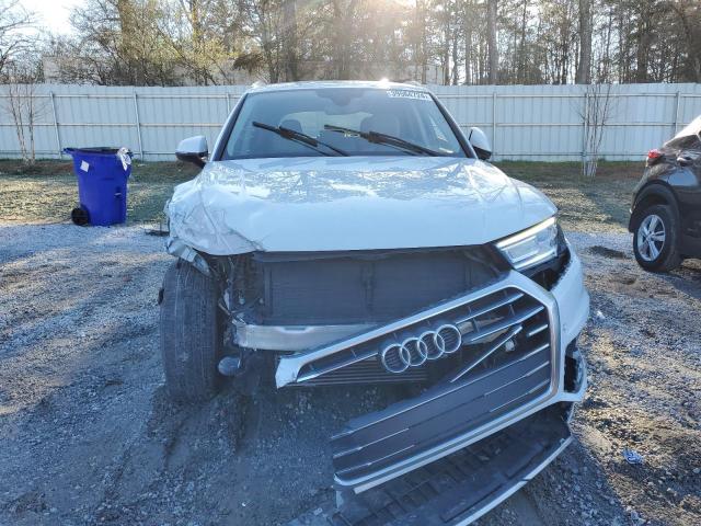 WA1ANAFY9K2118302 - 2019 AUDI Q5 PREMIUM WHITE photo 5