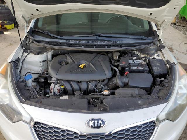 KNAFK4A69F5292089 - 2015 KIA FORTE LX WHITE photo 11