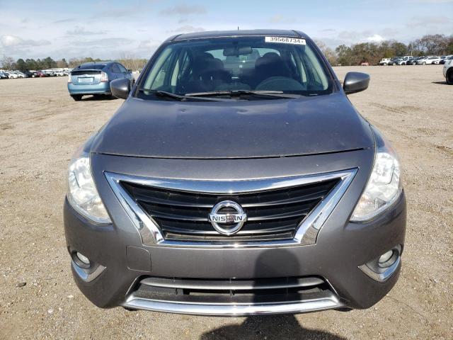 3N1CN7AP2JL823779 - 2018 NISSAN VERSA S GRAY photo 5