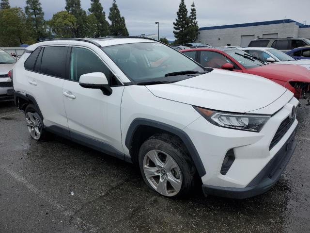 2T3W1RFV0MC099307 - 2021 TOYOTA RAV4 XLE WHITE photo 4