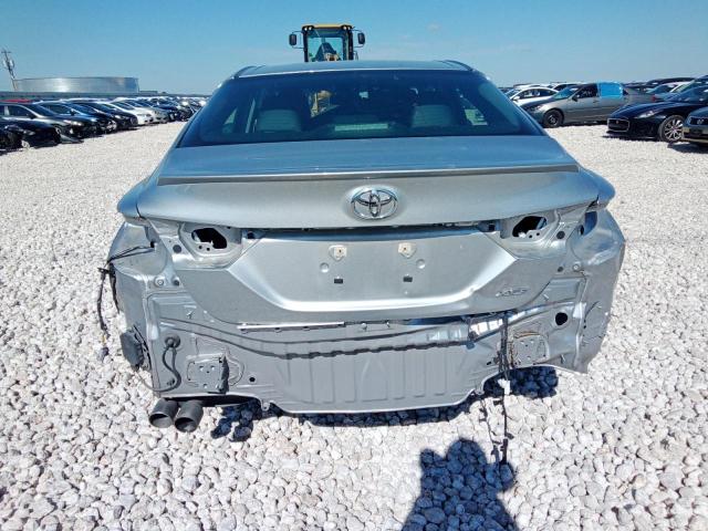 4T1B61HK3JU132582 - 2018 TOYOTA CAMRY XSE SILVER photo 6