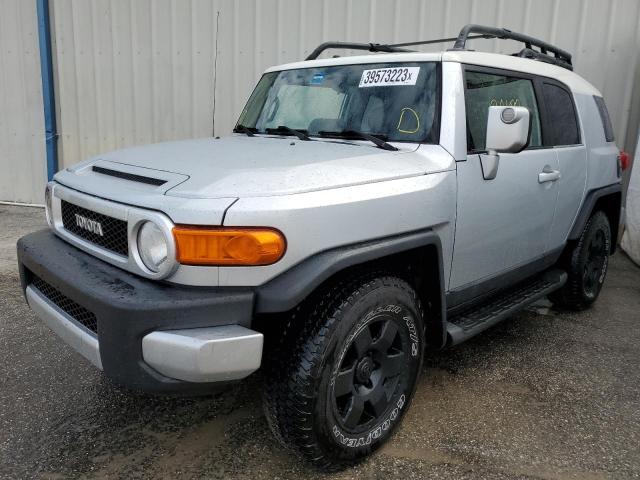 JTEBU11F670003464 - 2007 TOYOTA FJ CRUISER SILVER photo 1