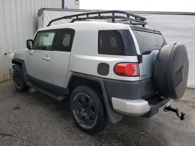 JTEBU11F670003464 - 2007 TOYOTA FJ CRUISER SILVER photo 2