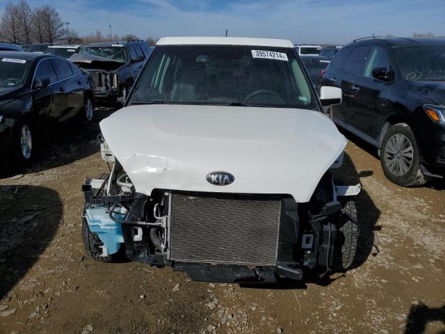 KNDJT2A50D7512680 - 2013 KIA SOUL WHITE photo 5