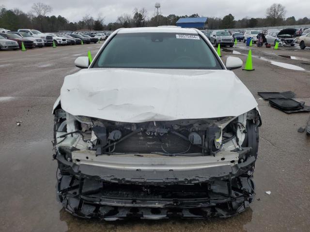 4T1B11HK2JU003666 - 2018 TOYOTA CAMRY L WHITE photo 5