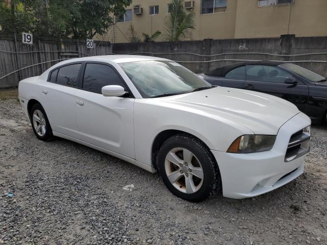 2C3CDXBG0EH325873 - 2014 DODGE CHARGER SE WHITE photo 4