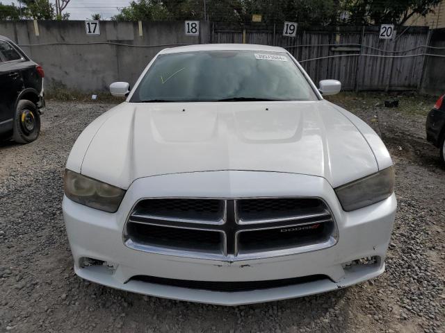 2C3CDXBG0EH325873 - 2014 DODGE CHARGER SE WHITE photo 5