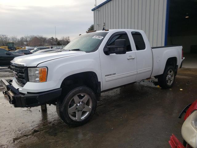 1GT221E89CZ239358 - 2012 GMC SIERRA K2500 SLT WHITE photo 1