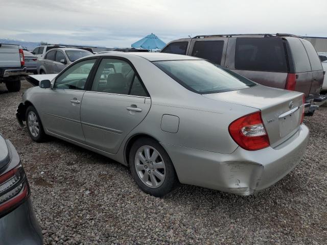 JTDBE32K320076101 - 2002 TOYOTA CAMRY LE SILVER photo 2