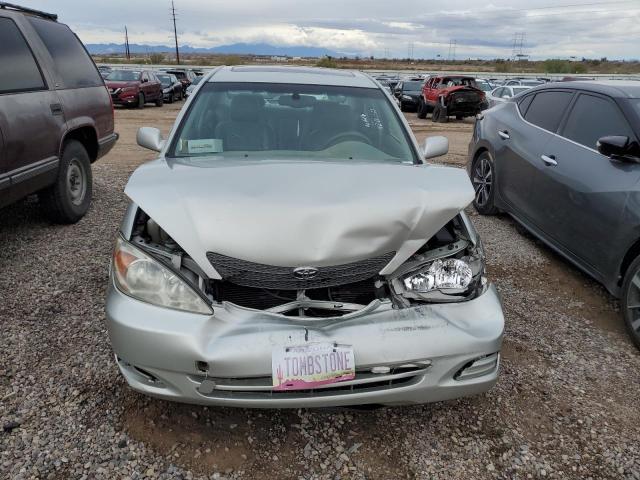 JTDBE32K320076101 - 2002 TOYOTA CAMRY LE SILVER photo 5