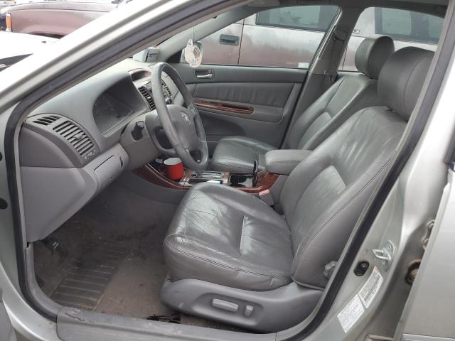 JTDBE32K320076101 - 2002 TOYOTA CAMRY LE SILVER photo 7