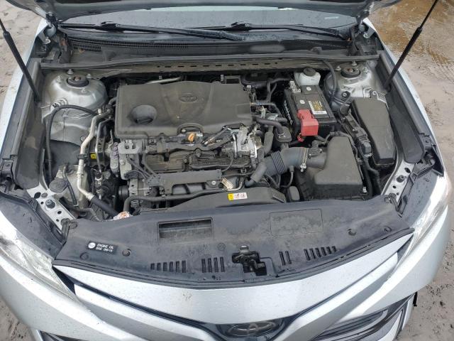 4T1F11BK2LU005348 - 2020 TOYOTA CAMRY XLE SILVER photo 11