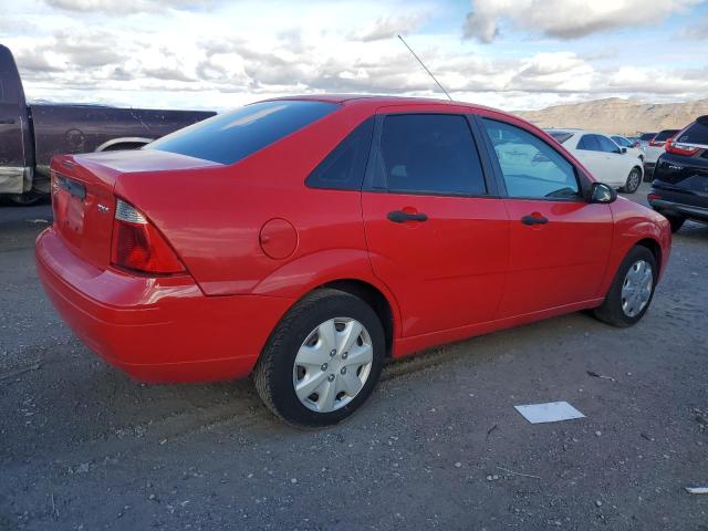 1FAHP34N05W293835 - 2005 FORD FOCUS ZX4 RED photo 3