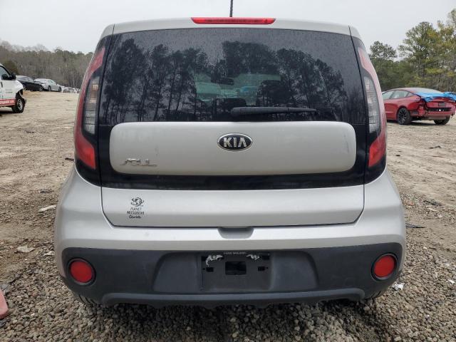 KNDJN2A22H7460877 - 2017 KIA SOUL SILVER photo 6