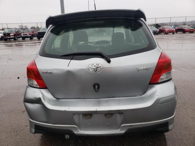 JTDKT903695253130 - 2009 TOYOTA YARIS SILVER photo 6