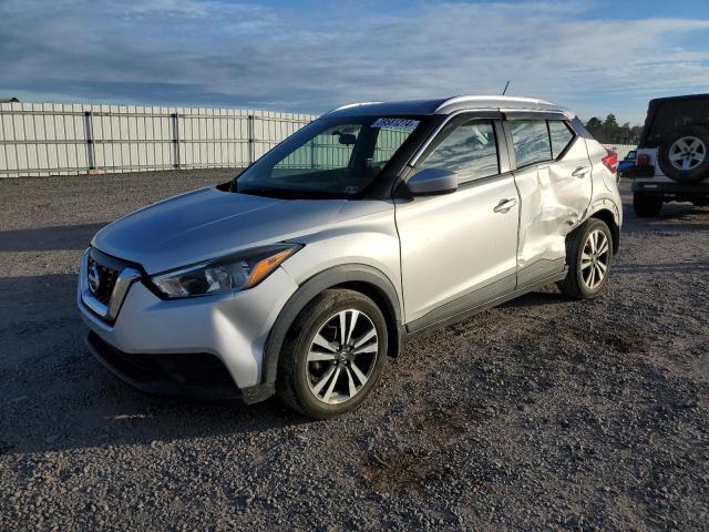 3N1CP5CU6JL509909 - 2018 NISSAN KICKS S SILVER photo 1