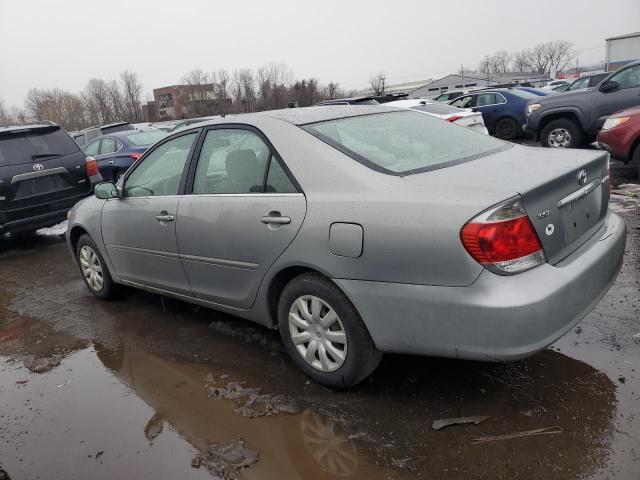4T1BE32K05U995076 - 2005 TOYOTA CAMRY LE SILVER photo 2