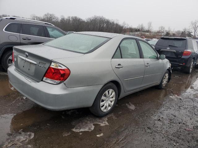 4T1BE32K05U995076 - 2005 TOYOTA CAMRY LE SILVER photo 3