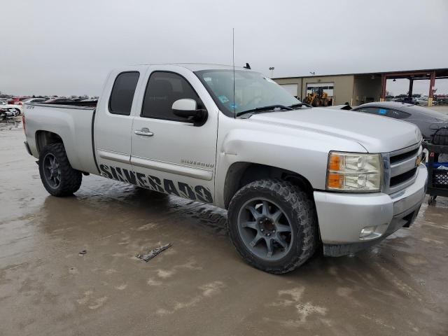 1GCRCSE02CZ240539 - 2012 CHEVROLET SILVERADO C1500 LT SILVER photo 4