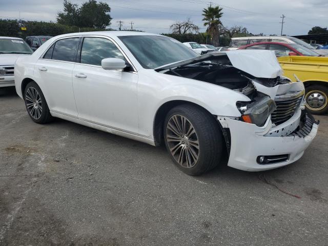 2C3CCABG9CH273883 - 2012 CHRYSLER 300 S WHITE photo 4