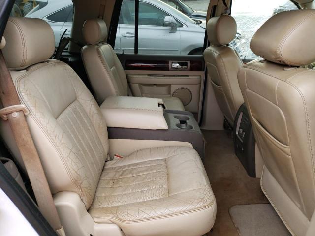 5LMFU28R74LJ09761 - 2004 LINCOLN NAVIGATOR 白色 照片 11