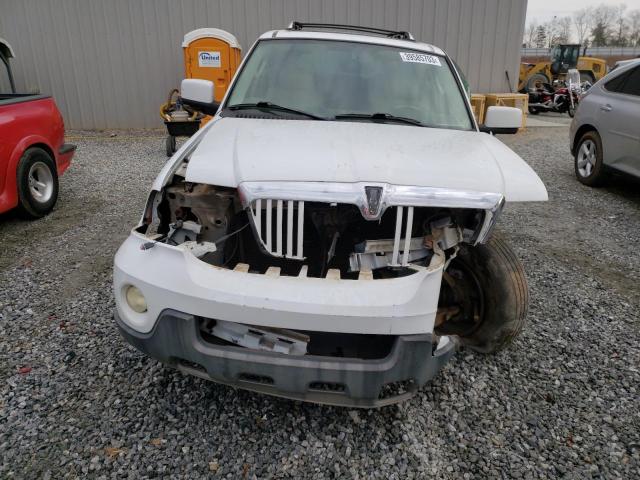 5LMFU28R74LJ09761 - 2004 LINCOLN NAVIGATOR 白色 照片 5