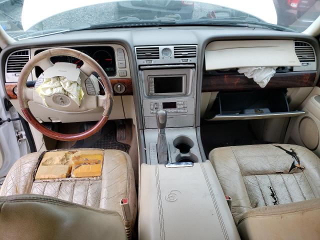 5LMFU28R74LJ09761 - 2004 LINCOLN NAVIGATOR 白色 照片 8