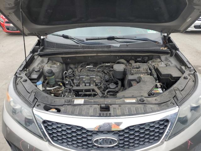 5XYKTDA20BG072188 - 2011 KIA SORENTO BASE GRAY photo 12