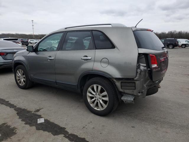 5XYKTDA20BG072188 - 2011 KIA SORENTO BASE GRAY photo 2