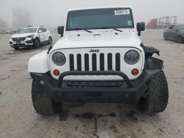 1C4BJWEG4DL609286 - 2013 JEEP WRANGLER U SAHARA WHITE photo 5