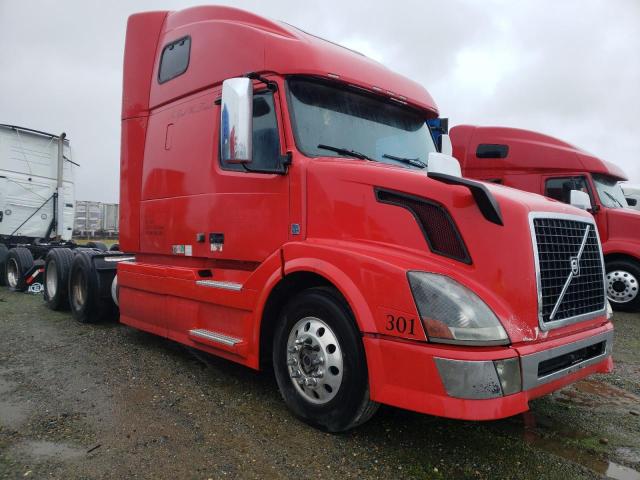 4V4NC9EH2FN916520 - 2015 VOLVO VN VNL RED photo 1