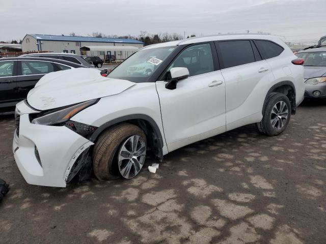 5TDGZRBH6NS565692 - 2022 TOYOTA HIGHLANDER XLE WHITE photo 1