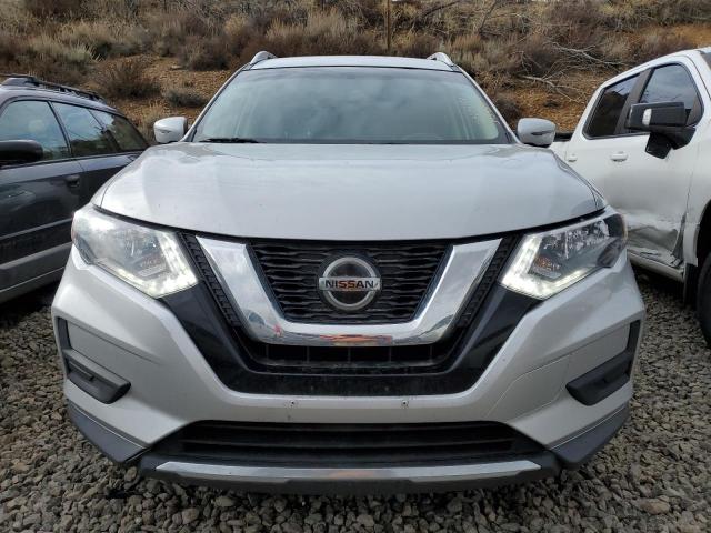 KNMAT2MVXJP588673 - 2018 NISSAN ROGUE S SILVER photo 5