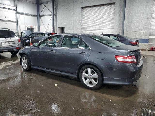 4T1BF3EK0BU614623 - 2011 TOYOTA CAMRY BASE GRAY photo 2