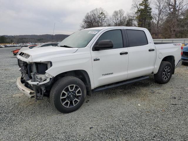 2017 TOYOTA TUNDRA CREWMAX SR5, 