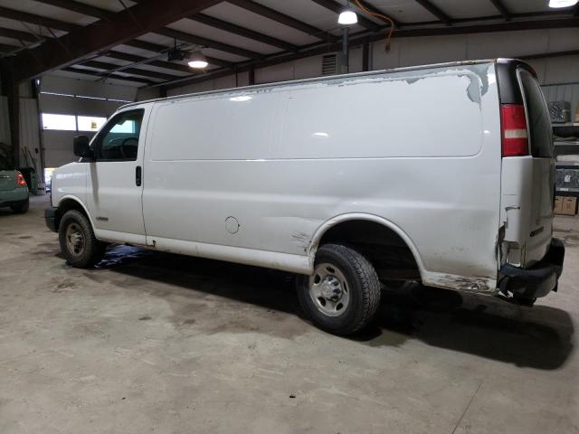 1GCHG39U341167426 - 2004 CHEVROLET EXPRESS G3 WHITE photo 2