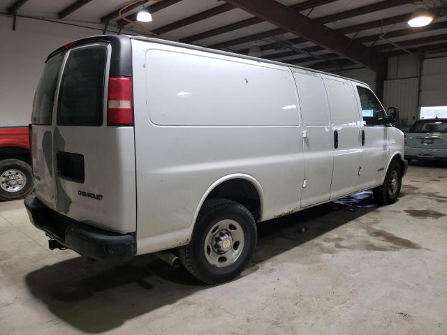 1GCHG39U341167426 - 2004 CHEVROLET EXPRESS G3 WHITE photo 3