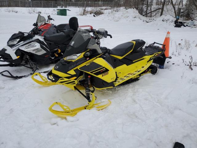 2BPSULMA1MV000061 - 2021 SKI DOO RENEGADE YELLOW photo 2