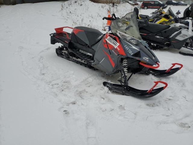 4UF1S2JH4NT101104 - 2022 ARCT SNOWMOBILE RED photo 1