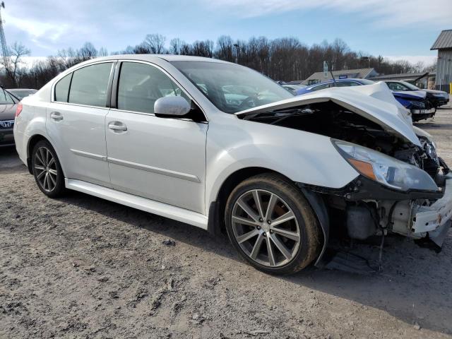 4S3BMBH63E3017639 - 2014 SUBARU LEGACY 2.5I SPORT WHITE photo 4