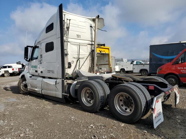 4V4NC9EH7RN646222 - 2024 VOLVO VN VNL WHITE photo 3