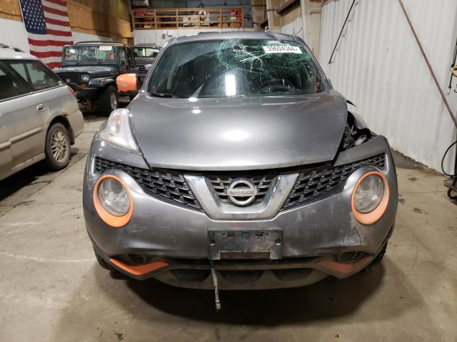 JN8AF5MV0FT550994 - 2015 NISSAN JUKE S GRAY photo 5