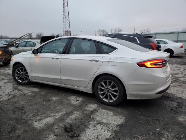 3FA6P0H75HR411547 - 2017 FORD FUSION SE WHITE photo 2