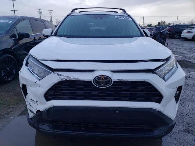 2T3W1RFV4MC117940 - 2021 TOYOTA RAV4 XLE WHITE photo 5